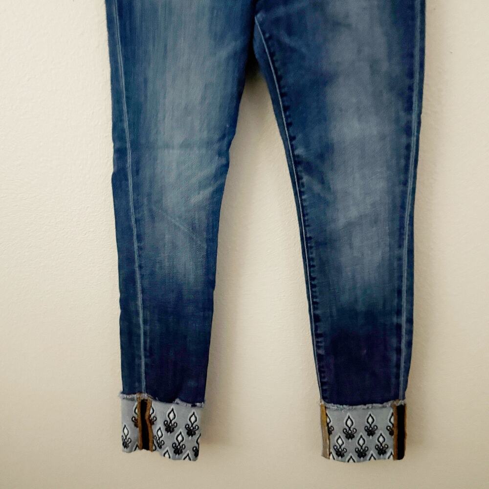 ANN TAYLOR LOFT | Modern Skinny Crop Jeans Navy Embroidered Cuff Detail | Size 6 - Picture 4 of 8